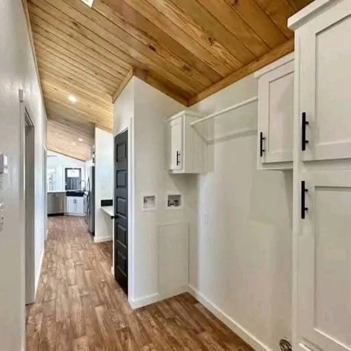 🖤 blackwood (brownwood) – luxury single wide!🏡 840 sq ft • 2 beds • 2 baths🌿 double porches .heic (8) 🖤 blackwood (brownwood) – luxury single wide!🏡 840 sq ft • 2 beds • 2 baths🌿 double porches .heic (8)